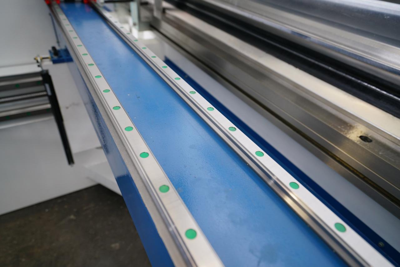 4轴数控串联折弯机，带Delem Da58t 2d图形控制器