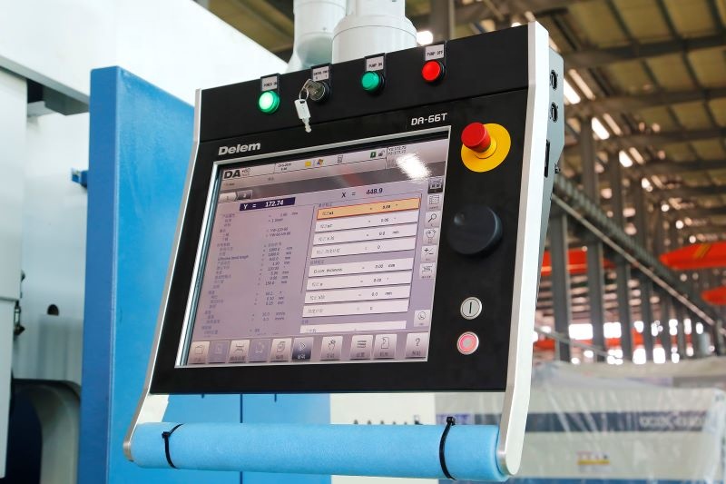4轴数控串联折弯机，带Delem Da58t 2d图形控制器