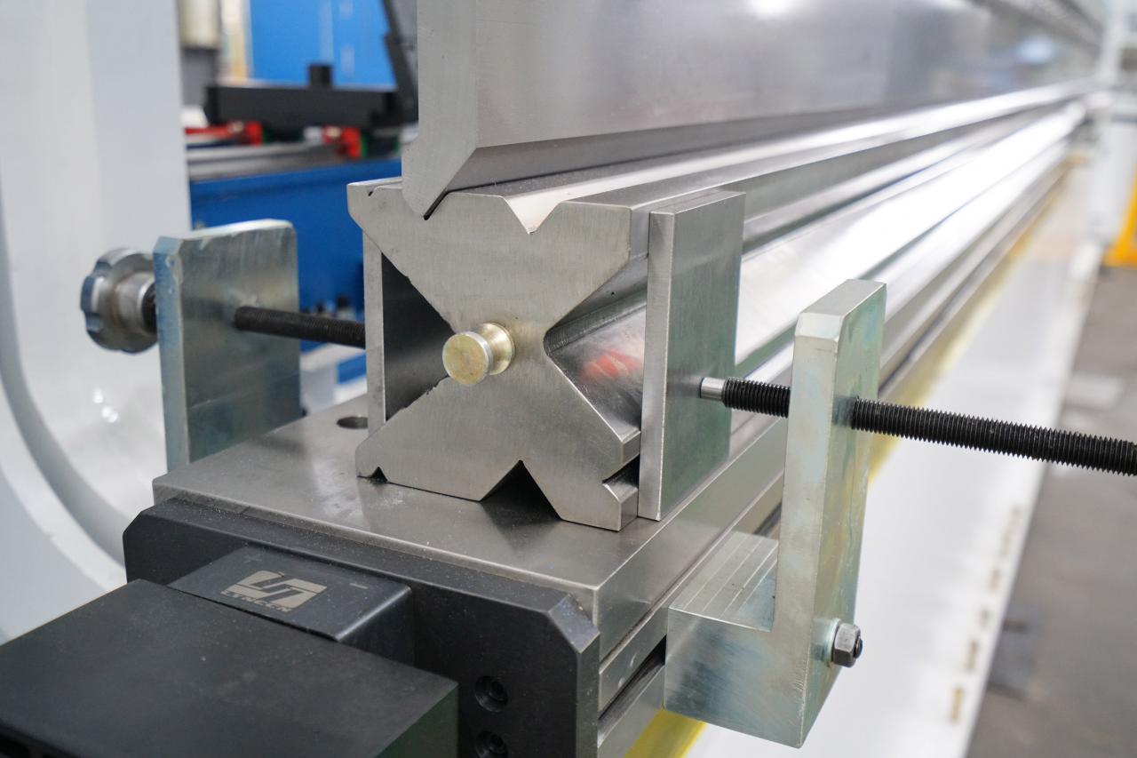 4轴数控串联折弯机，带Delem Da58t 2d图形控制器