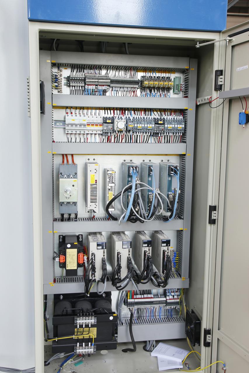 4轴数控串联折弯机，带Delem Da58t 2d图形控制器