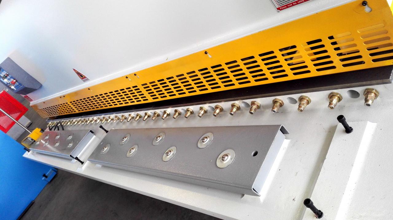 6mm Q11 电动剪板机 8 英尺钣金剪板机