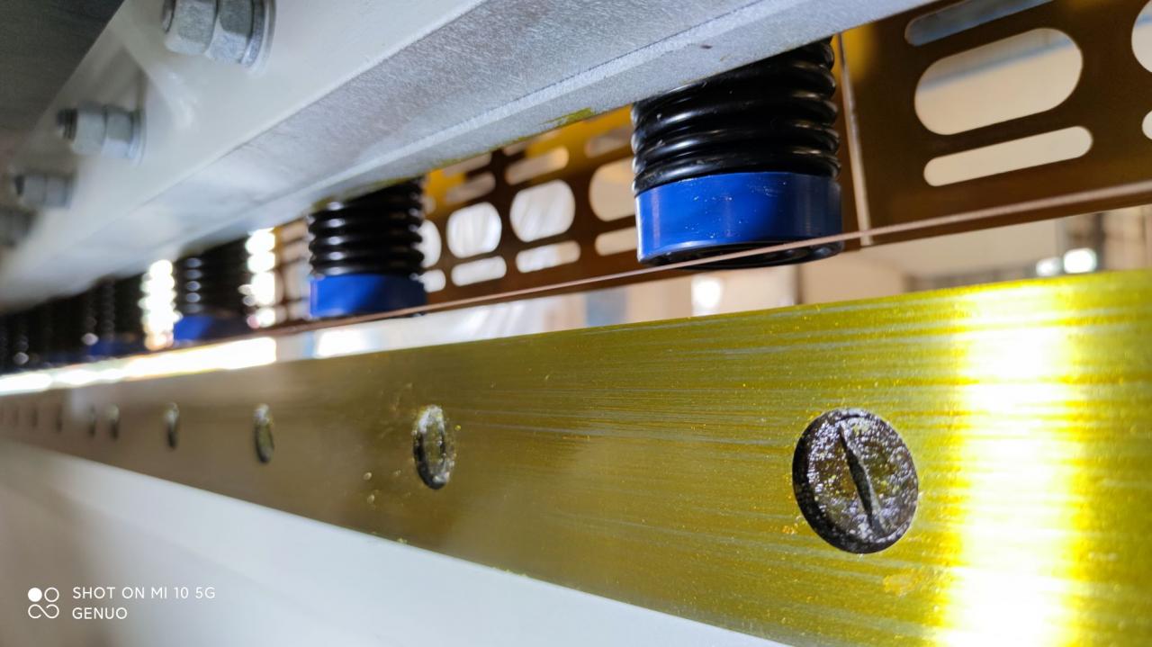 Qc11k液压剪板机和断头台剪板机用于钣金切割